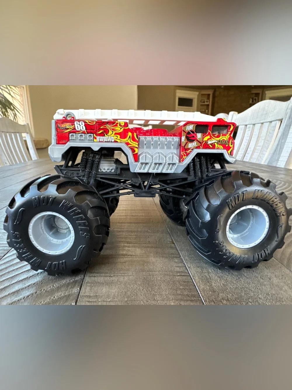 Hot Wheels Monster Truck - 5 Alarm Fire Truck